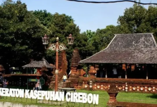 Keraton Kasepuhan Cirebon: Daya Tarik, Rute Lokasi, dan Aktivitas