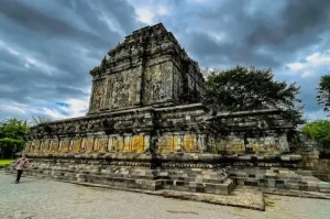 Eksplorasi Candi Pawon Daya Tarik, Rute, dan Fasilitas