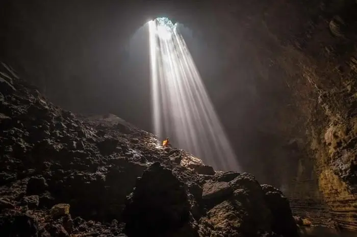 Gua Eksotik Terbaik di Indonesia
