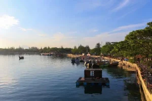 Menikmati Keindahan Pantai Ulee Lheue